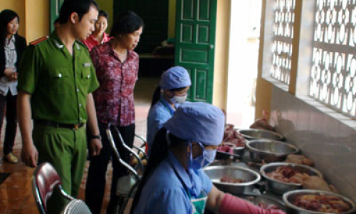 Trường tiểu học thị trấn Đồng Đăng đảm bảo vệ sinh an toàn thực phẩm cho học sinh bán trú