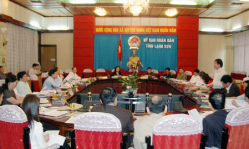 UBND tỉnh họp phiên thường kỳ tháng 5/2011