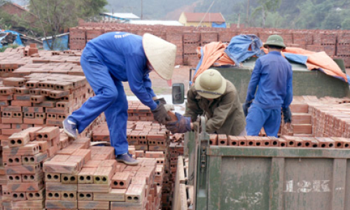 Phát triển công nghiệp: Nỗ lực trên chặng đường khó