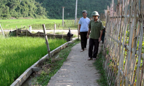 Bê tông hoá đường làng ngõ xóm, nỗ lực ở Văn Lãng