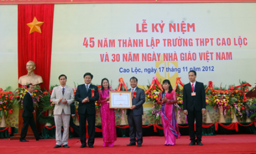 Trường THPT Cao Lộc kỷ niệm 45 năm ngày thành lập