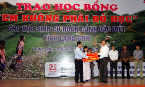 Món quà đầy ý nghĩa đối với học sinh nghèo