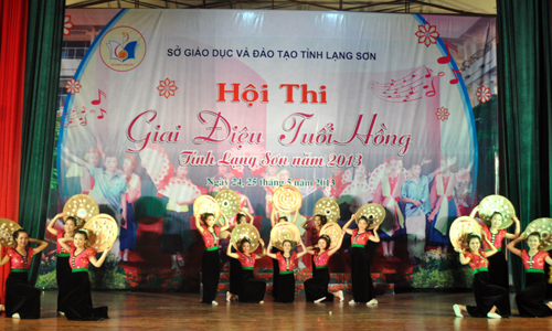 Hội thi “Giai điệu tuổi hồng” 2013: Nhiều tiết mục văn nghệ đậm đà bản sắc dân tộc