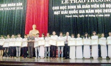 Thanh Hóa trao thưởng 64 học sinh đạt giải quốc gia