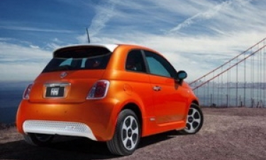 Fiat 500e chạy điện cháy hàng sản xuất năm 2013