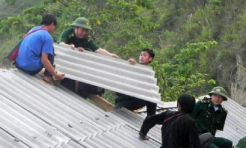 "Bốn cùng" với dân Bản Máy