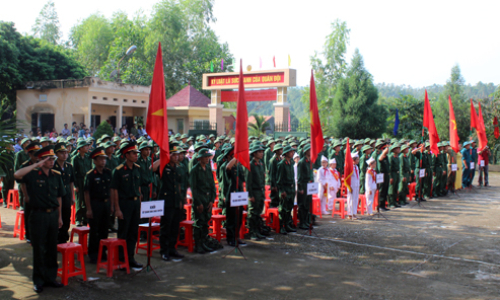 Lạng Sơn gần 700 tân binh lên đường nhập ngũ đợt II năm 2013