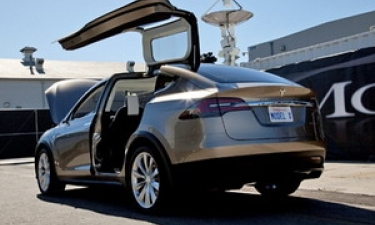 Lượng đơn đặt hàng của mẫu Tesla Model X tăng vọt