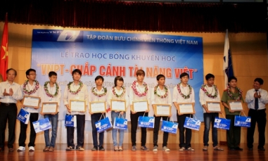 Trao học bổng cho thủ khoa các trường ĐH khoa học – công nghệ