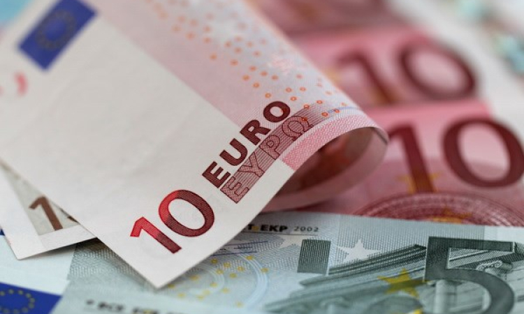 ECB hạ lãi suất, sức ép bán ra đè nặng lên đồng euro