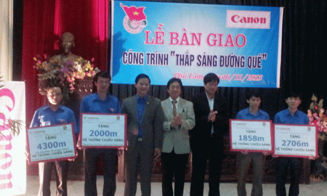 Bàn giao dự án “Thắp sáng đường quê” tại huyện Tiên Du