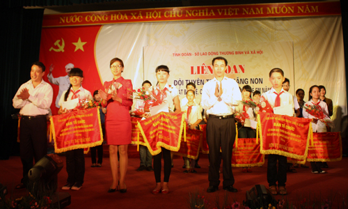 Liên hoan đội tuyên truyền măng non năm 2013