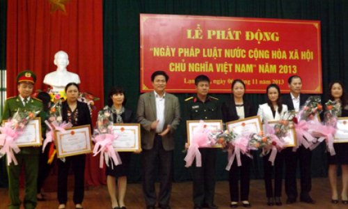 Phát động ngày Pháp luật Việt Nam năm 2013