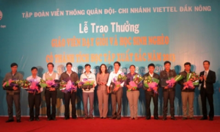 Trao thưởng 260 giáo viên và học sinh vượt khó dạy giỏi, học giỏi ở Đác Nông