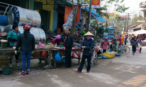 Họp chợ giữa đường - ẩn họa khôn lường