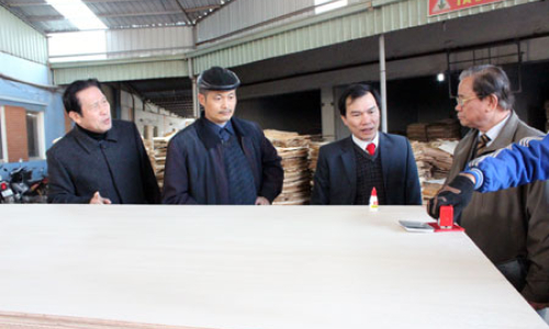 Hiệp hội doanh nghiệp Lạng Sơn thăm, tặng quà các doanh nghiệp