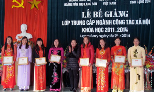 Hội LHPN tỉnh bế giảng lớp trung cấp ngành công tác xã hội