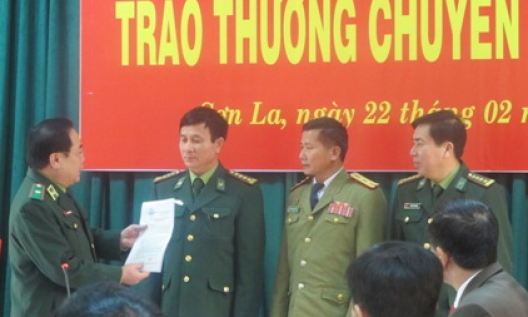 Trao thưởng cho lực lượng phá chuyên án vận chuyển ma túy trái phép