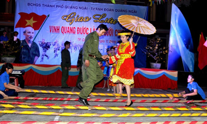 TP Quảng Ngãi giao lưu “Vinh quang được làm người chiến sĩ”