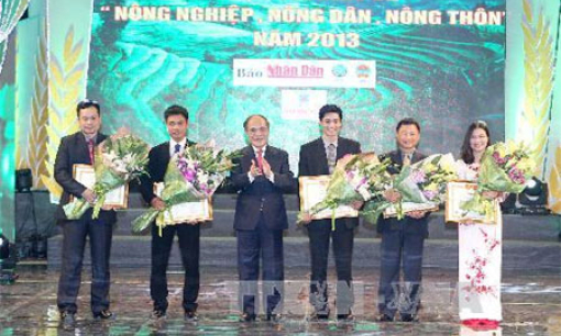 Trao giải cuộc thi viết về “Nông nghiệp -Nông dân -Nông thôn” năm 2013