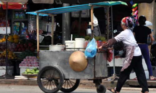 Thức ăn đường phố - nguy cơ trong sự tiện lợi