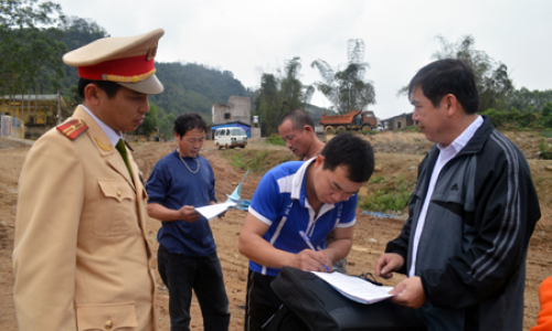 Nỗi lo trên bến Nà Mằn