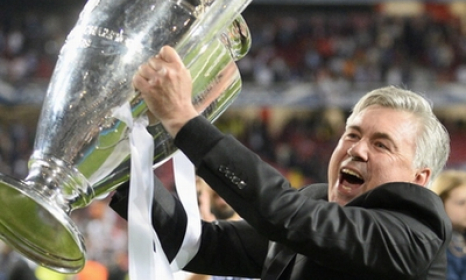 HLV Ancelotti đi vào lịch sử Champions League!