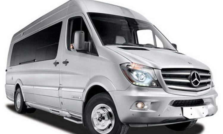 Airstream và Mercedes-Benz giới thiệu mẫu Autobahn 2015