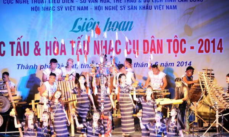 500 nghệ nhân trình diễn nhạc cụ dân tộc tại phố núi Đà Lạt