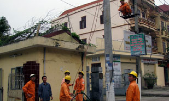 Công ty điện lực Lạng Sơn nỗ lực khắc phục hậu quả bão số 2