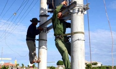 Khẩn trương thi công đưa điện cáp ngầm ra đảo Lý Sơn