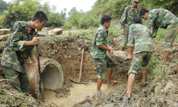 Thắm tình quân dân trên đỉnh Sài Hồ