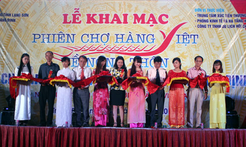 Khai mạc Phiên chợ Hàng Việt về nông thôn – Hội chợ Thương mại 2014 tại Tràng Định