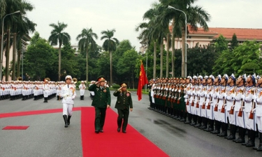 Bộ trưởng Quốc phòng Lào thăm Việt Nam