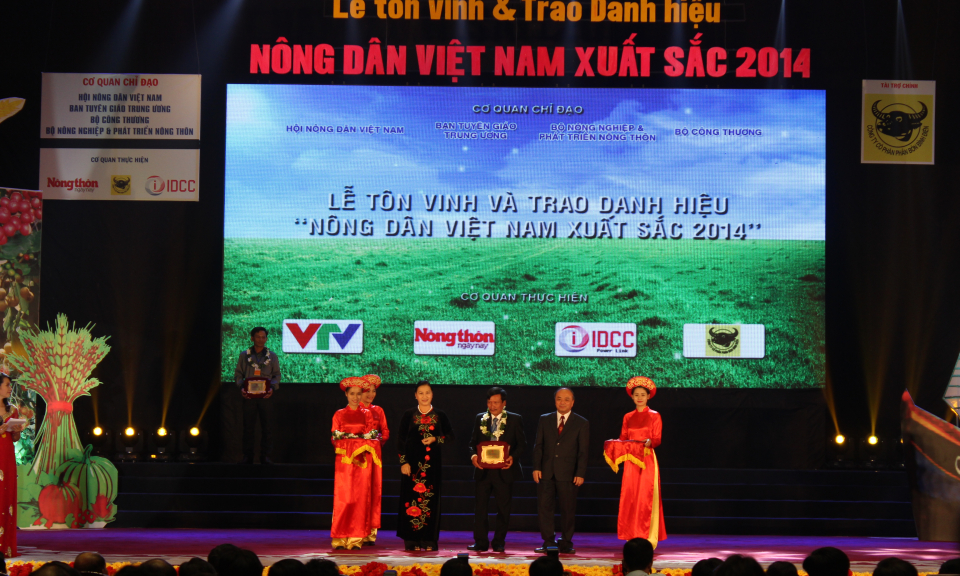 Tôn vinh 63 nông dân Việt Nam xuất sắc năm 2014