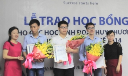 Ba học sinh đoạt giải Olympic Toán Quốc tế 2014 nhận học bổng IvyLead