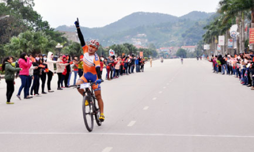 Đón đoàn đua xe đạp Trung Quốc qua biên giới Việt - Trung, năm 2014