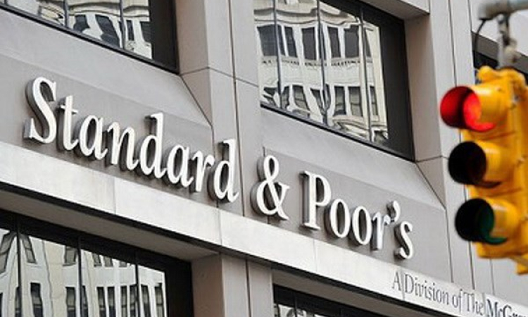 Standard & Poor&#39;s hạ xếp hạng tín nhiệm của Italy xuống BBB-