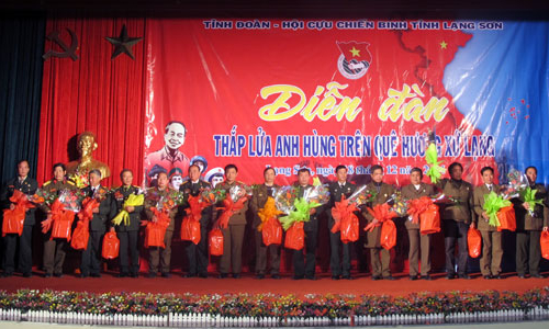 Diễn đàn “Thắp lửa anh hùng trên quê hương Xứ Lạng”