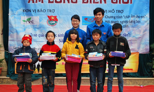 Ấm lòng biên giới