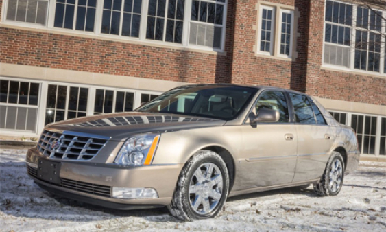 Tỷ phú Mỹ bán đấu giá Cadillac DTS cũ