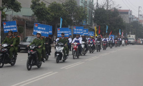 Thành phố Lạng Sơn: Ra quân tuyên truyền phòng chống pháo nổ và An toàn giao thông năm 2015