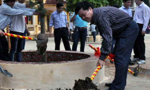 Lãnh đạo tỉnh dự lễ phát động Tết trồng cây “Đời đời nhớ ơn Bác Hồ” tại các huyện, thành phố