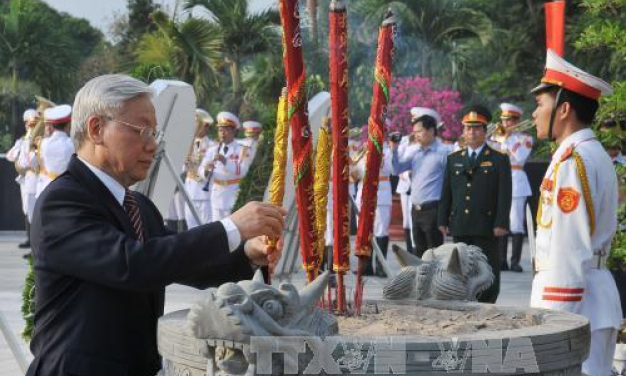 Lãnh đạo Đảng, Nhà nước tưởng niệm các Anh hùng liệt sĩ tại Nghĩa trang Liệt sĩ Thành phố Hồ Chí Minh