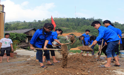 Tặng quà và phát thuốc miễn phí cho bà con nghèo huyện Bình Gia