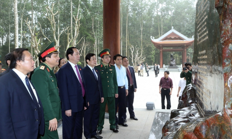 Chủ tịch nước Trần Đại Quang dâng hương tưởng niệm Chủ tịch Hồ Chí Minh tại Khu di tích lịch sử K9 -