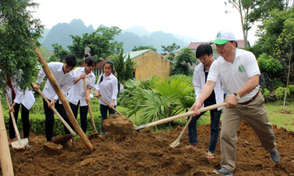 Mít tinh hưởng ứng ngày môi trường thế giới