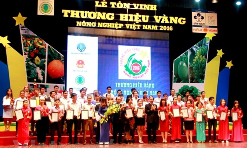 Tôn vinh 79 thương hiệu vàng nông nghiệp Việt Nam năm 2016