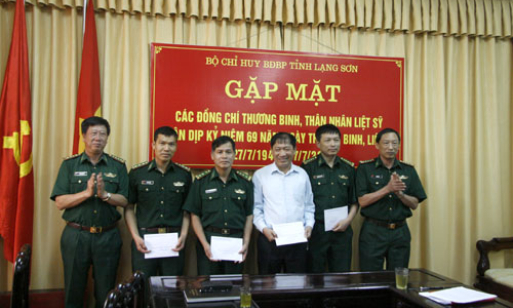 Gặp mặt thương binh, thân nhân liệt sĩ