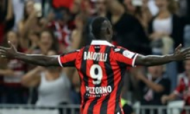 Mario Balotelli lập cú đúp đưa Nice leo lên ngôi đầu Ligue 1